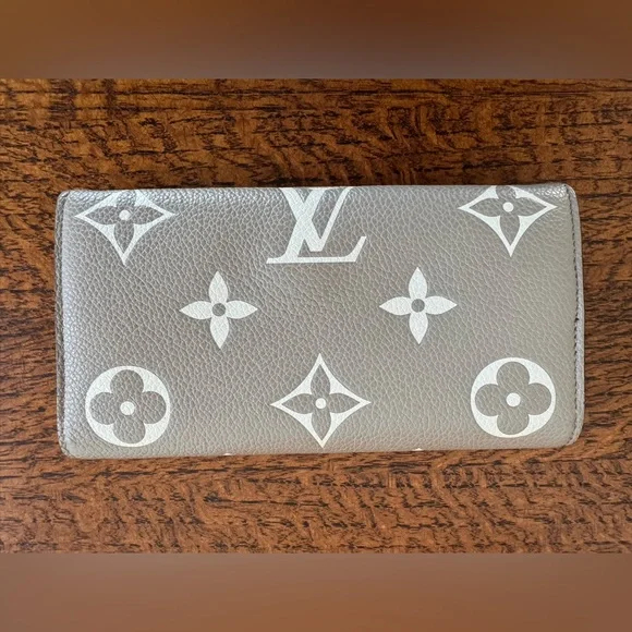 Louis Vuitton Monogram Empreinte Leather Sarah Wallet iw/ COA, Dust Bag & Box - Picture 4 of 16